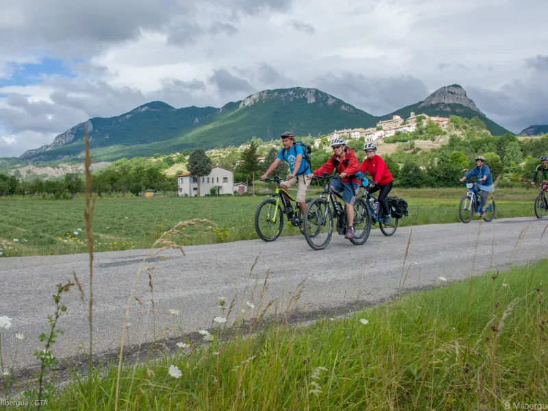 Gezellige sfeer bij Lagrand in de Hautes-Alpes