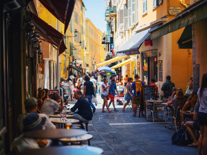 Een kleurrijke mediterrane sfeer in Nice