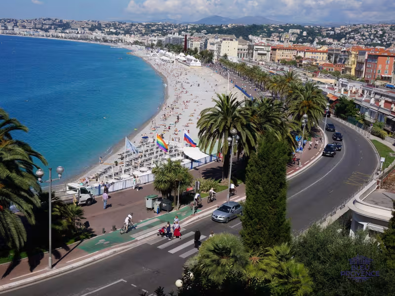De Promenade des Anglais vanaf de Bellanda toren in Nice