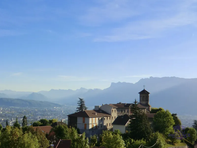 Corenc, schildwacht boven het bekken van Grenoble