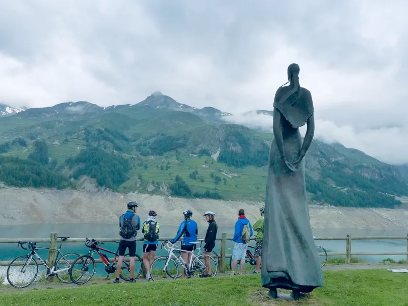 De Vrouwe van het Meer waakt over het verzonken dorp Tignes