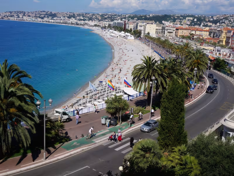 De Promenade des Anglais vanaf de Bellanda toren in Nice