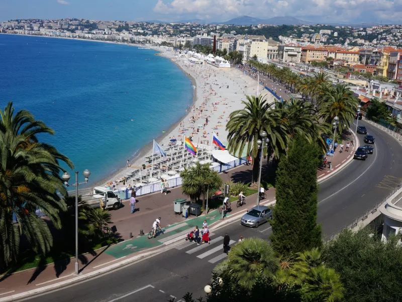 De Promenade des Anglais vanaf de Bellanda toren in Nice