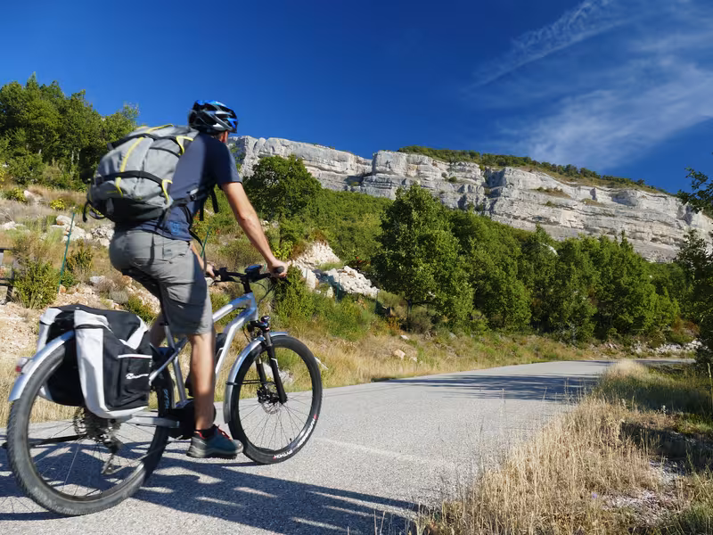Fietsen over de Route des Pierres écrites