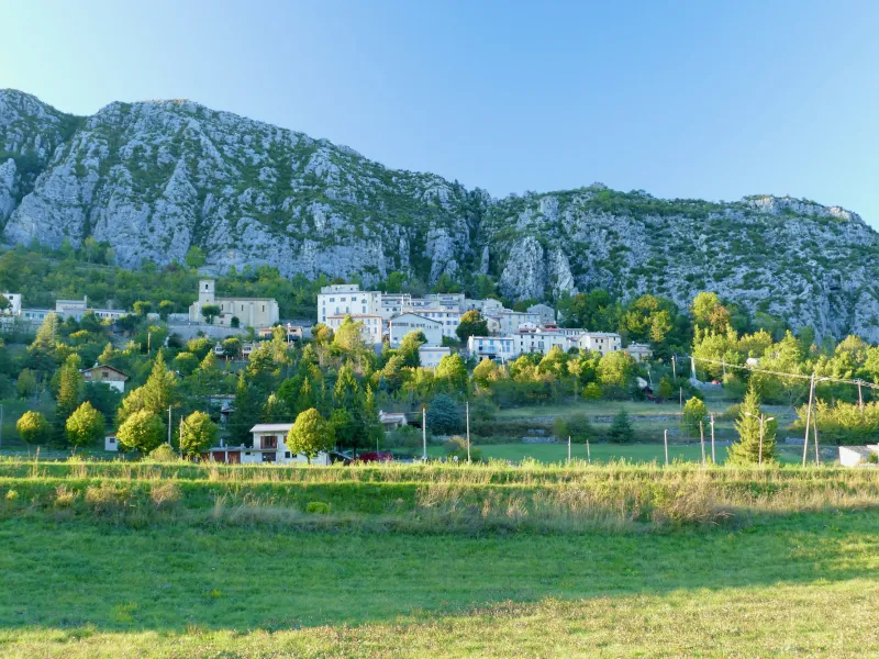 Het dorp Saint-Auban in de Alpes Maritimes
