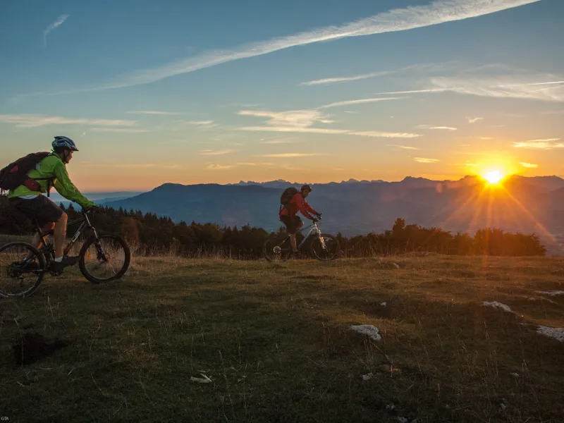 Zonsopgang op de top van de Mont Salève