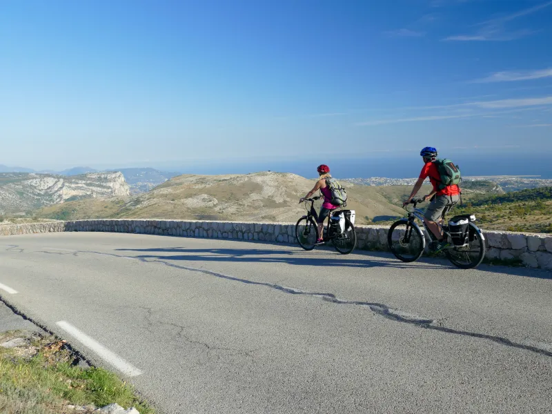 Panoramisch uitzicht op de Cote d'Azur vanaf de Col de Vence