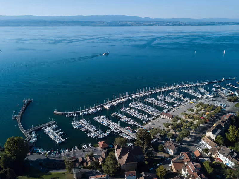 Haven van Thonon-les-Bains en het meer van Genève