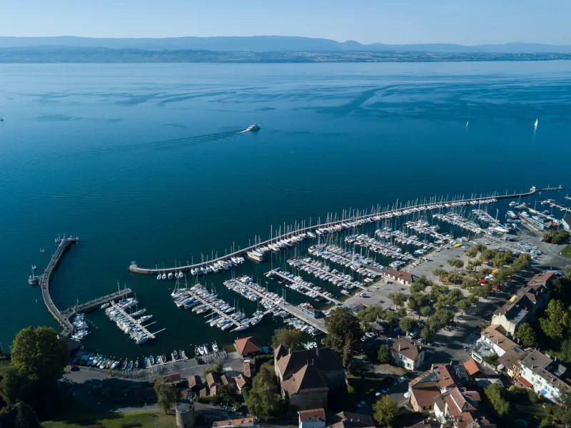 Haven van Thonon-les-Bains en het meer van Genève