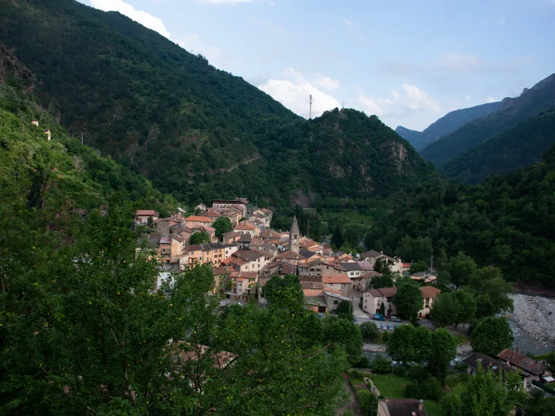 Saint-Sauveur-sur-Tinée tussen de passen Couillole en Colmiane
