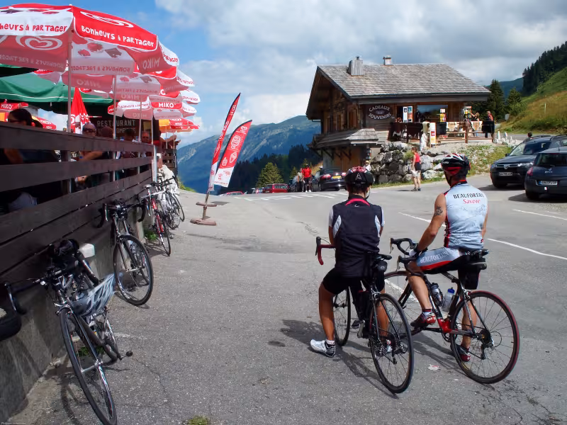 Souvenirs en winkels op de Col de la Colombière (1613 meter)