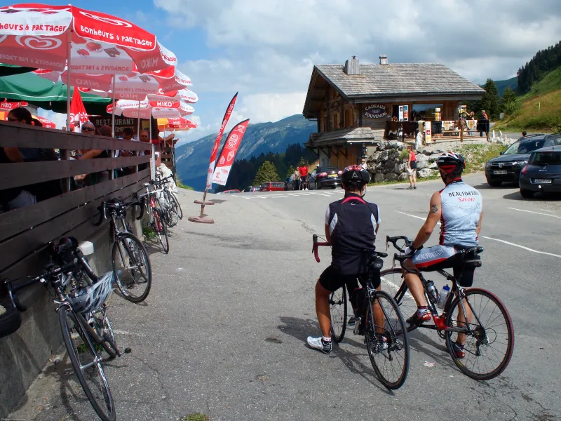 Souvenirs en winkels op de Col de la Colombière (1613 meter)