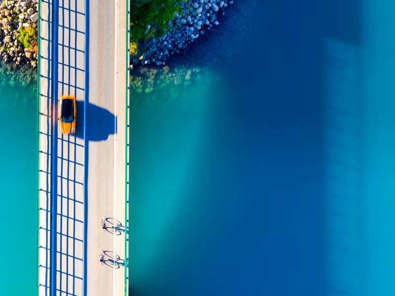 Fietsers op de Savines-brug