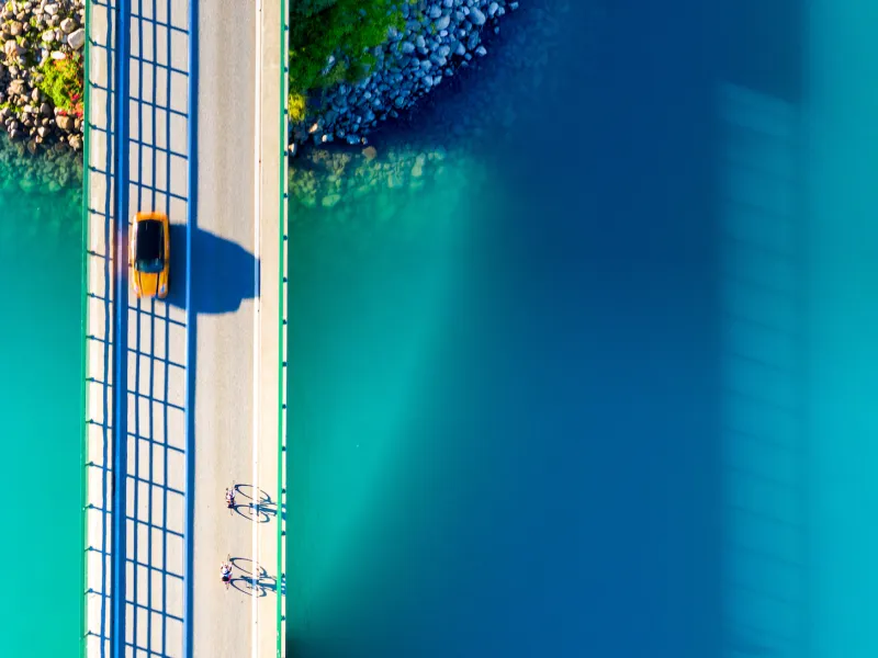 Fietsers op de Savines-brug