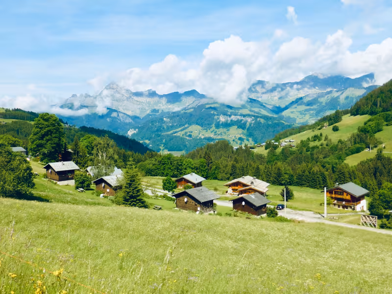 Richting de Col des Saisies vanuit de Val d'Arly