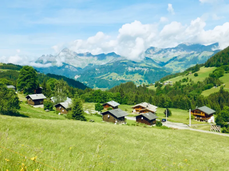 Richting de Col des Saisies vanuit de Val d'Arly