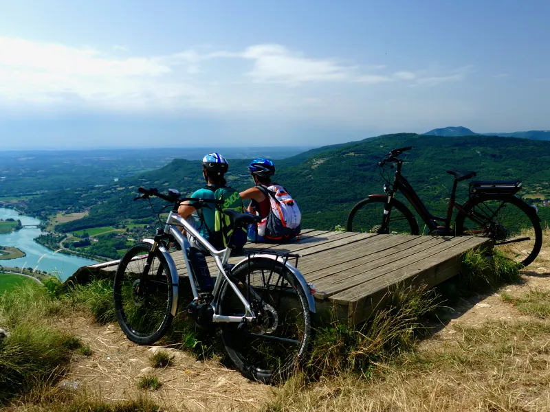 Uitzicht over de Rhône-vallei vanaf het uitkijkpunt in Saint-Jean de Chevelu