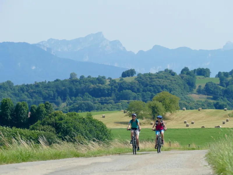 Fietsen op de wegen van het Savoyaardse voorland