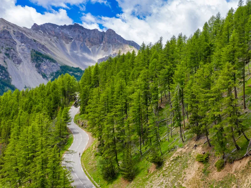 Eerste haarspeldbochten op de Col d'Izoard boven Cervières