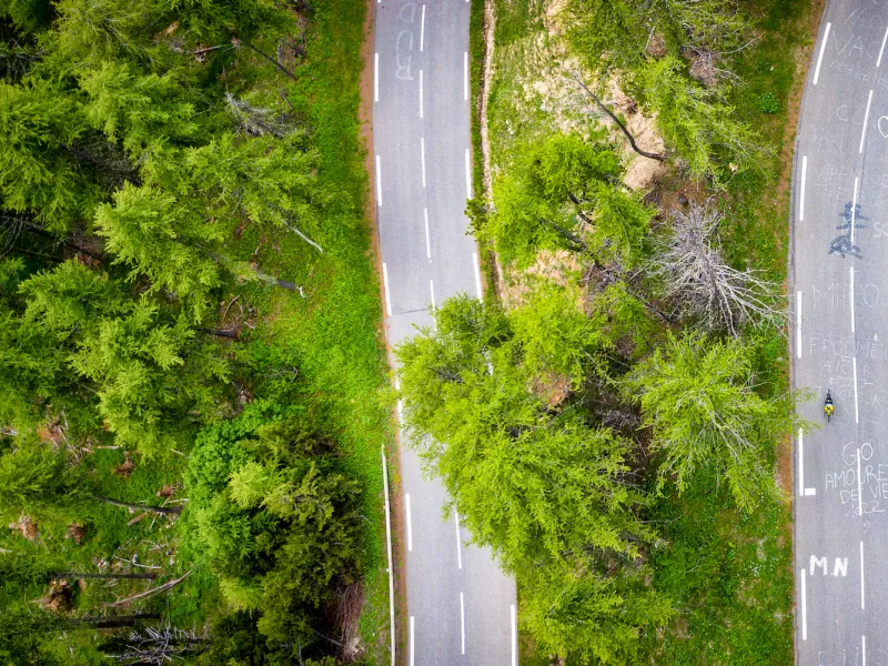 De Col d'Izoard en zijn switchbacks vanuit de lucht