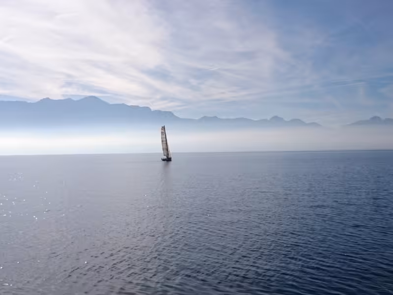 Zeilen op het meer van Genève