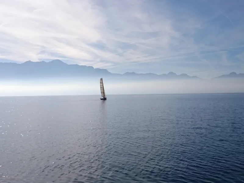 Zeilen op het meer van Genève