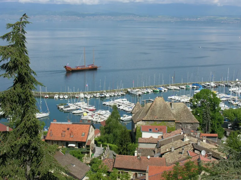 De haven van Thonon-les-Bains van bovenaf