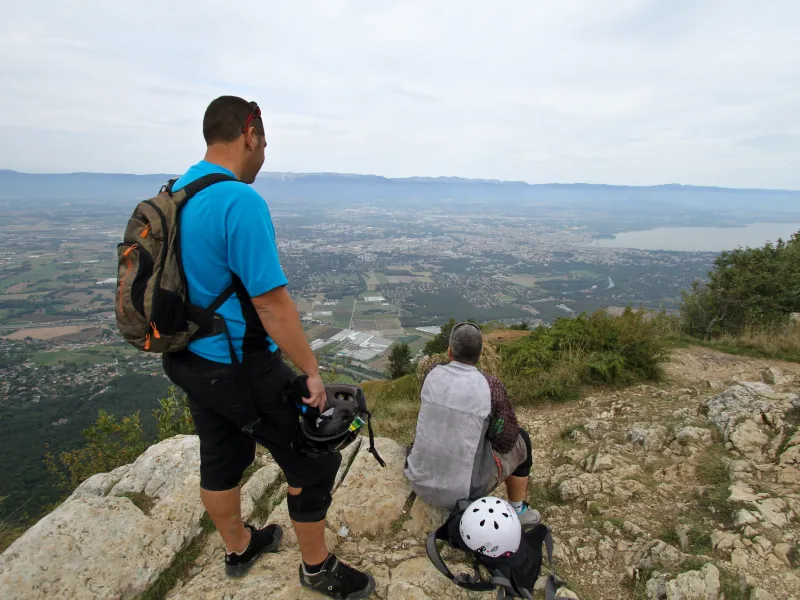 Panoramisch uitzicht op Genève vanaf de Mont Salève