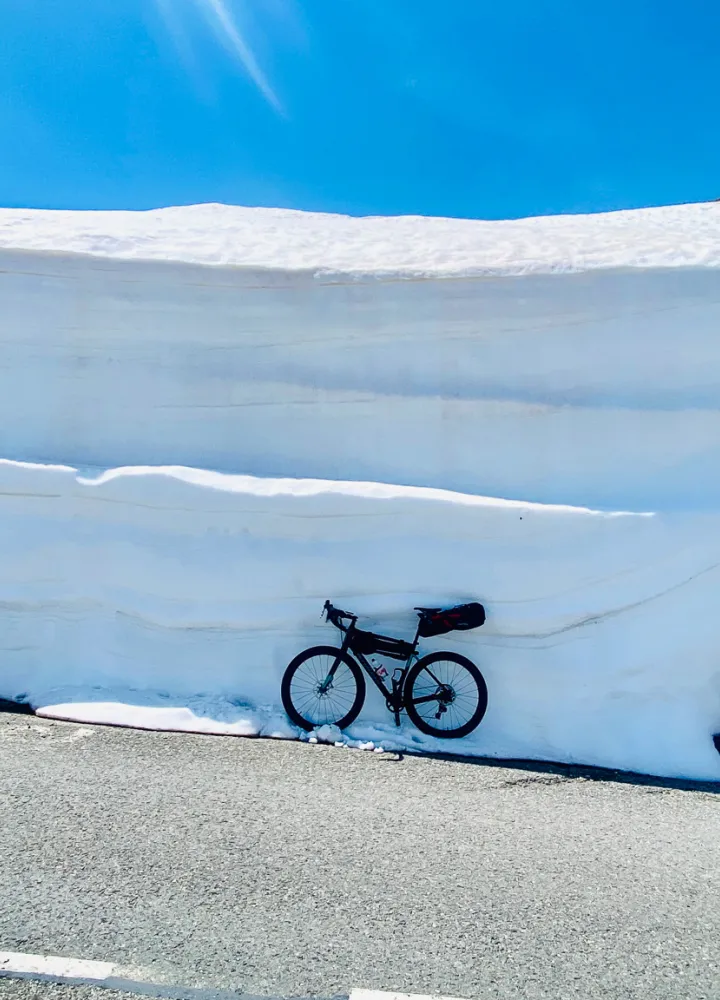 Fietsen in de sneeuw op de Col du Galibier