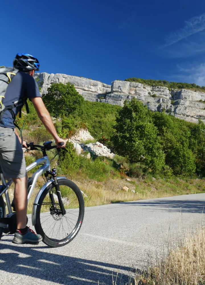 Fietsen over de Route des Pierres écrites