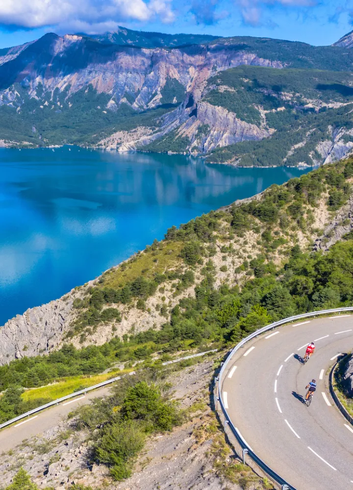 Meer van Serre-Ponçon bij Sauze-du-Lac