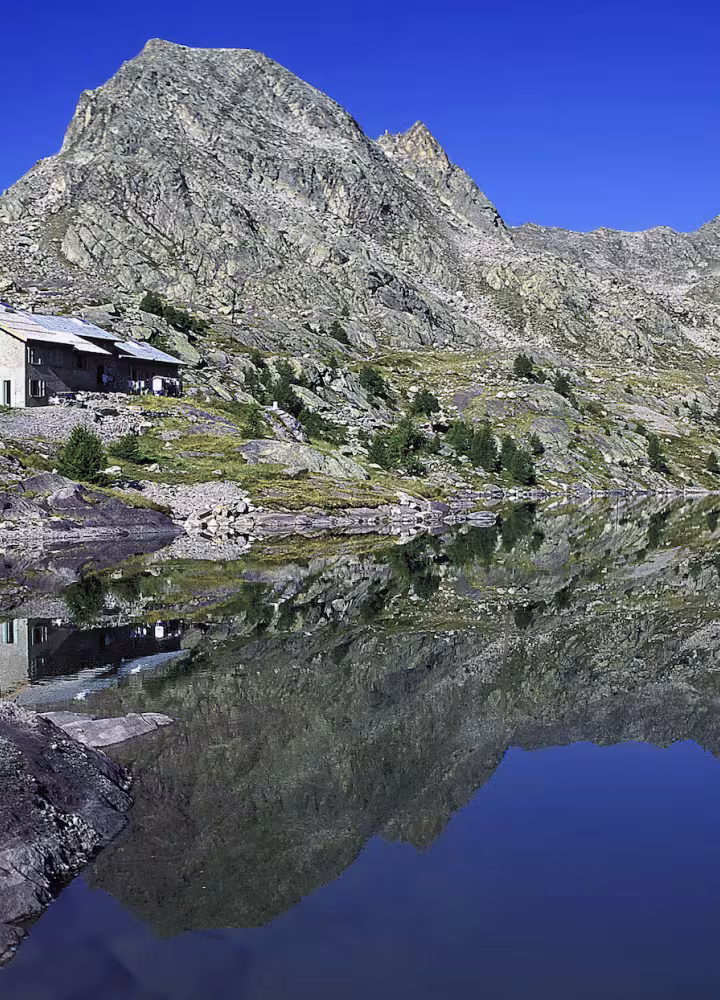 De toevluchtsoord Merveilles voor het Lac Long Supérieur des Merveilles