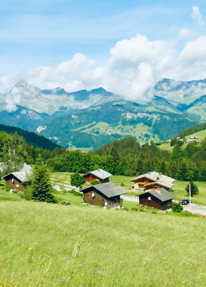 Richting de Col des Saisies vanuit de Val d'Arly