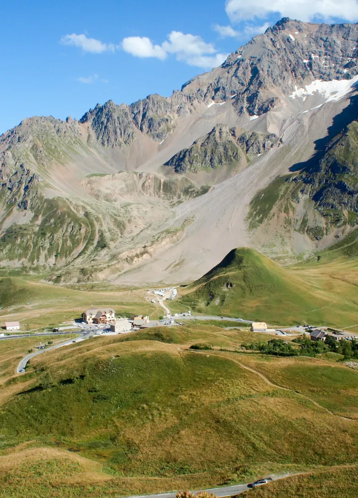 Uitzicht op de Col du Lautaret vanaf de Col du Galibier