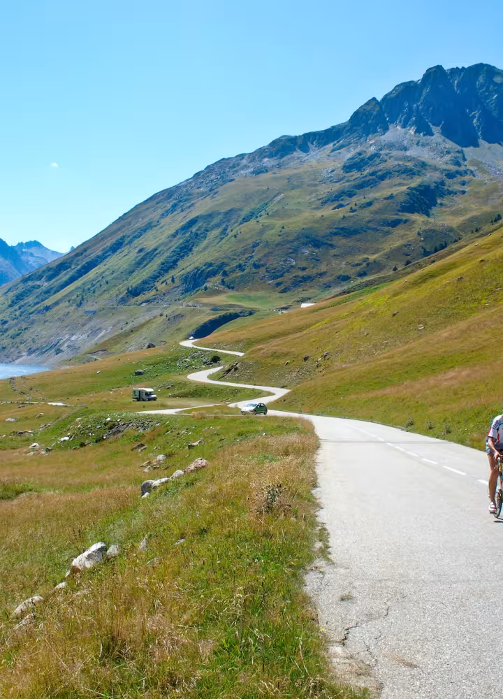 Op weg naar de zuidelijke hellingen van de Croix de Fer pas