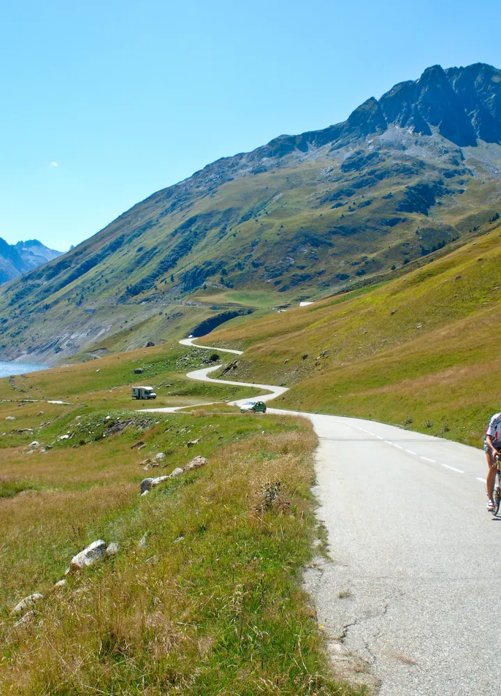 Op weg naar de zuidelijke hellingen van de Croix de Fer pas