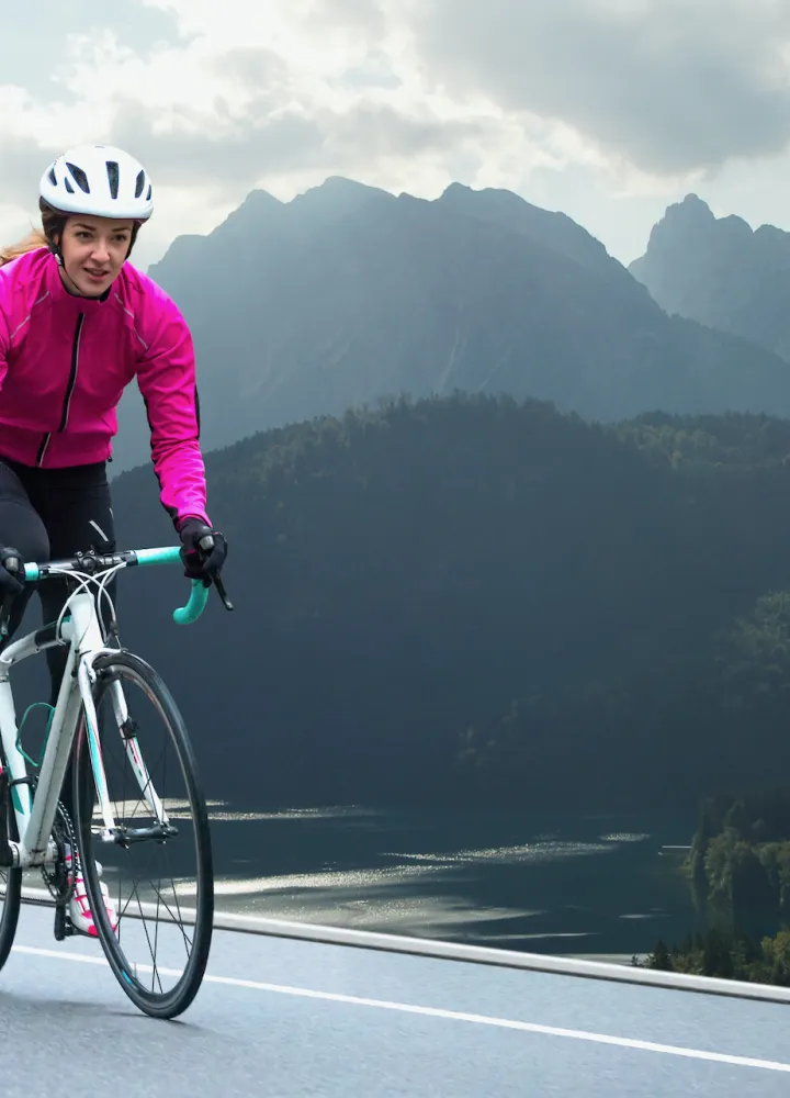 Fietsen door de Alpen in de regen