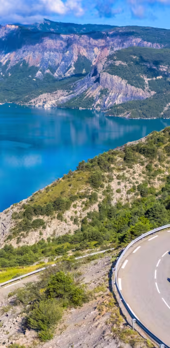 Meer van Serre-Ponçon bij Sauze-du-Lac