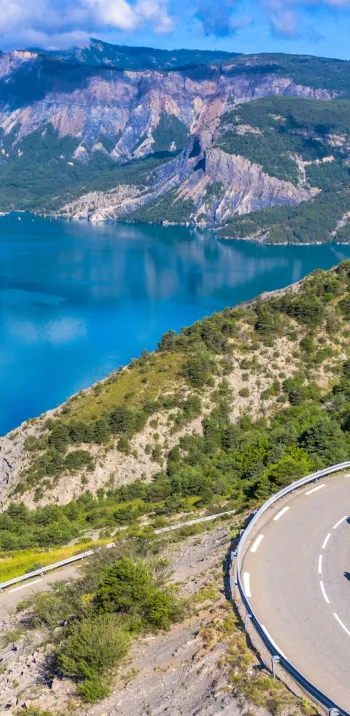 Meer van Serre-Ponçon bij Sauze-du-Lac