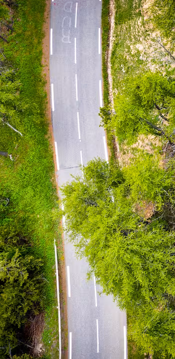 De Col d'Izoard en zijn switchbacks vanuit de lucht