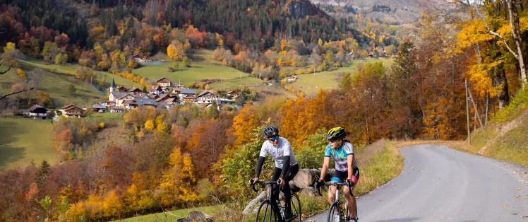 062-25102020-2020_IAM_CYCLOTOURISTES_COL EPINE SERRAVAL┬®Tristan Shu - Bergen van Annecy.jpg