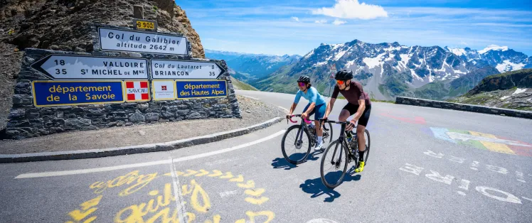 Aankomst op de top van de Col du Galibier, de graal van een fietser