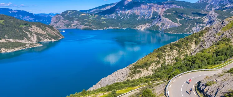 Meer van Serre-Ponçon bij Sauze-du-Lac