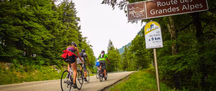 Wegwijzer op de Route des Grandes Alpes