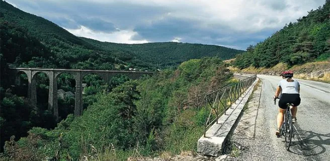 Le pont en direction de la Mure