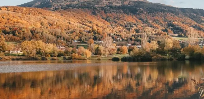 Vue sur les Voirons depuis le lac de Machilly