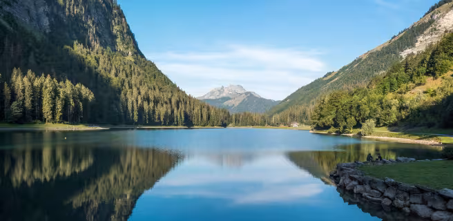 Le Lac de Montriond en été