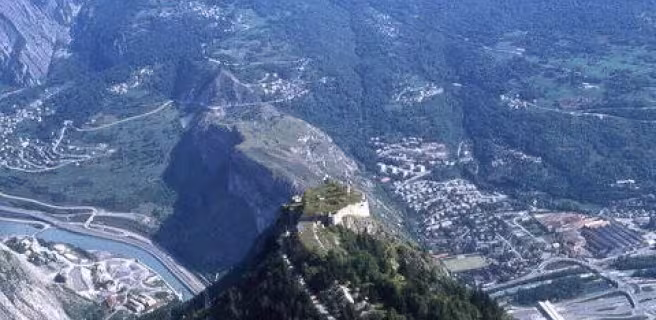 Le Fort surplombe la vallée de la Maurienne
