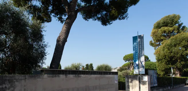 Entrée principale du musée national Marc Chagall, Nice