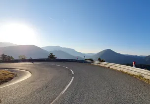 Afdaling bij zonsopgang naar Castellane